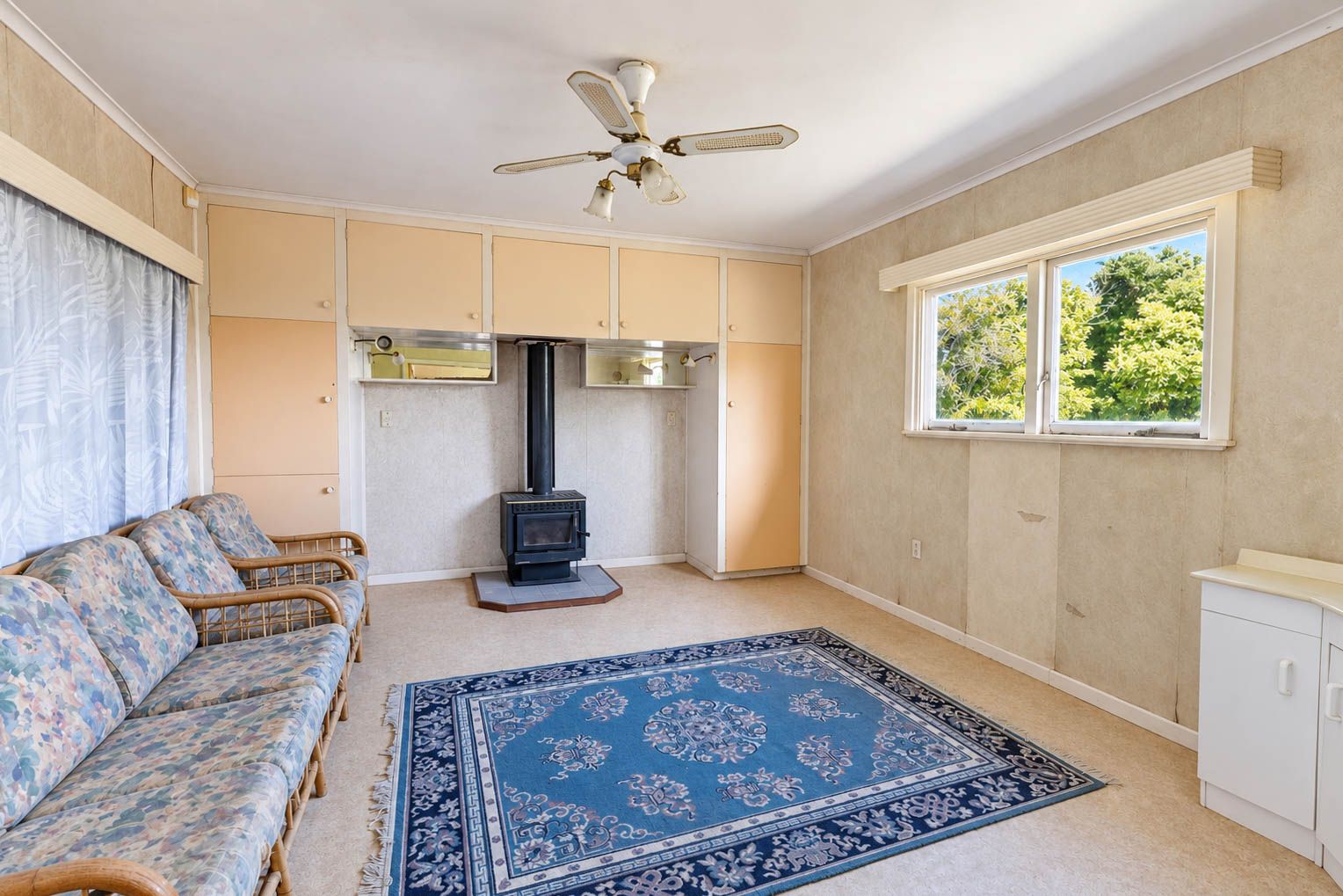 Secondary living space — 61 Hill Road, Hill Park, Manukau